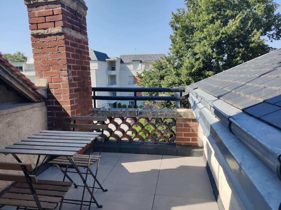 Bel Appart Renove Avec Terrasse Saint-Avertin Exterior foto